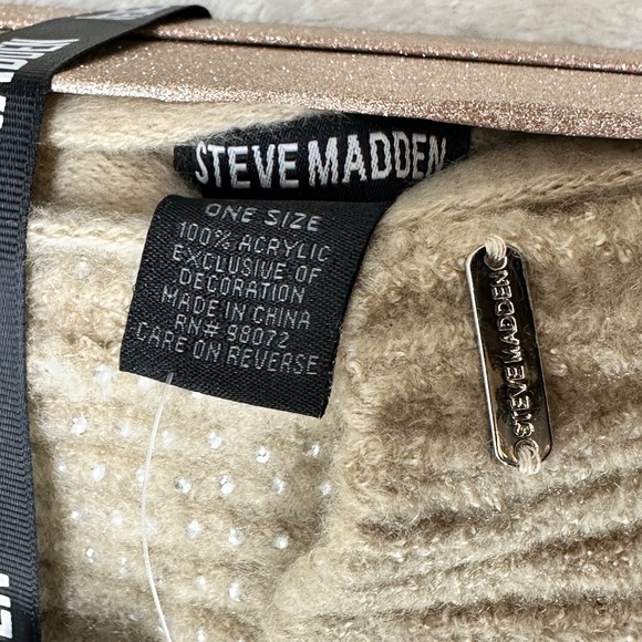 Steve Madden Women's 2 Piece Beanie Scarf Gift Set Tan and White - Picture 3 of 4